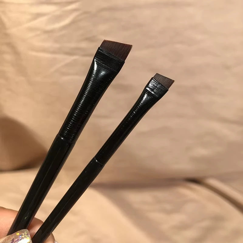 Eyeliner Guide Tool - No-Skip Brush