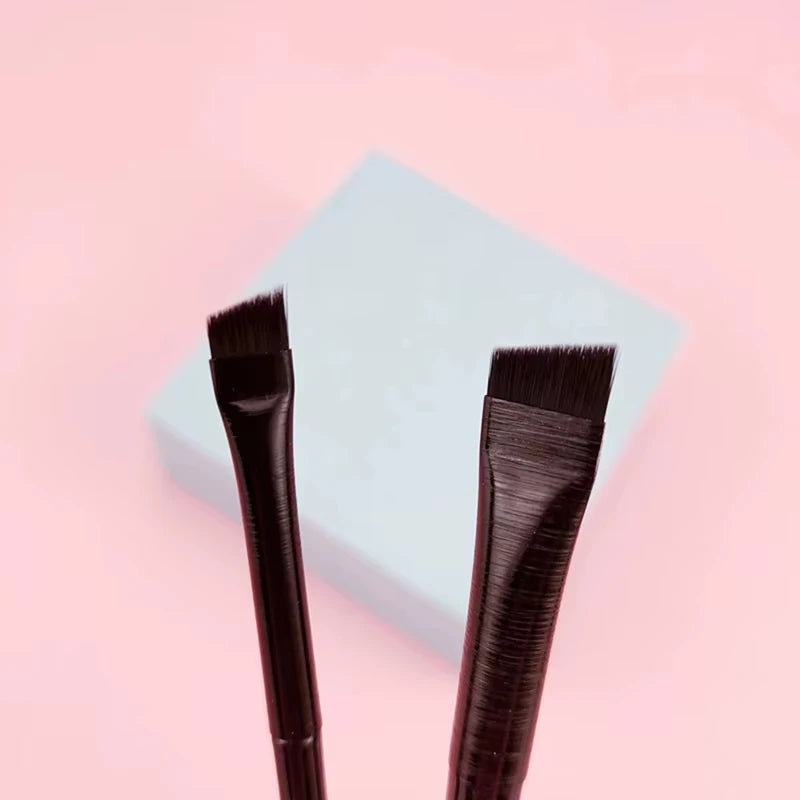 Eyeliner Guide Tool - No-Skip Brush