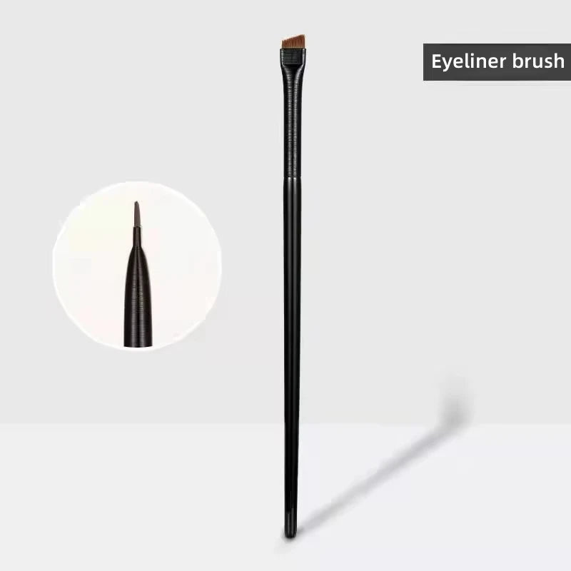 Eyeliner Guide Tool - No-Skip Brush
